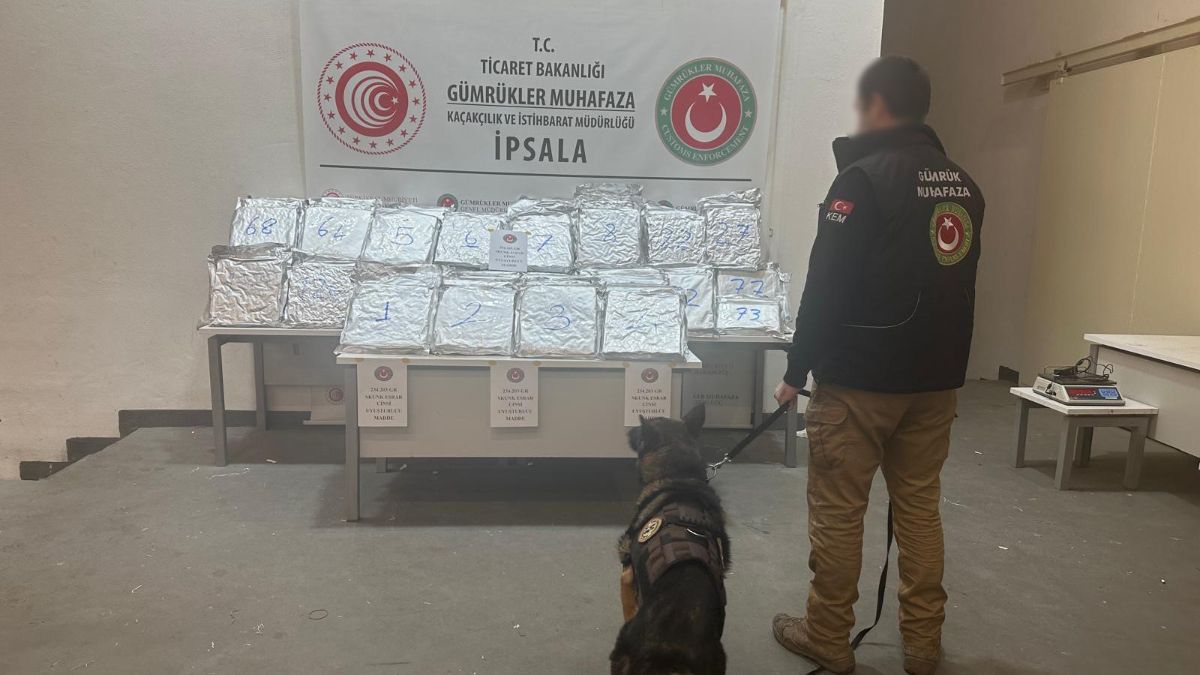 Gümrükler Muhafaza'dan Zehir Tacirlerine Büyük Darbe: 1 Ton 65 Kilogram Esrar Yakalandı