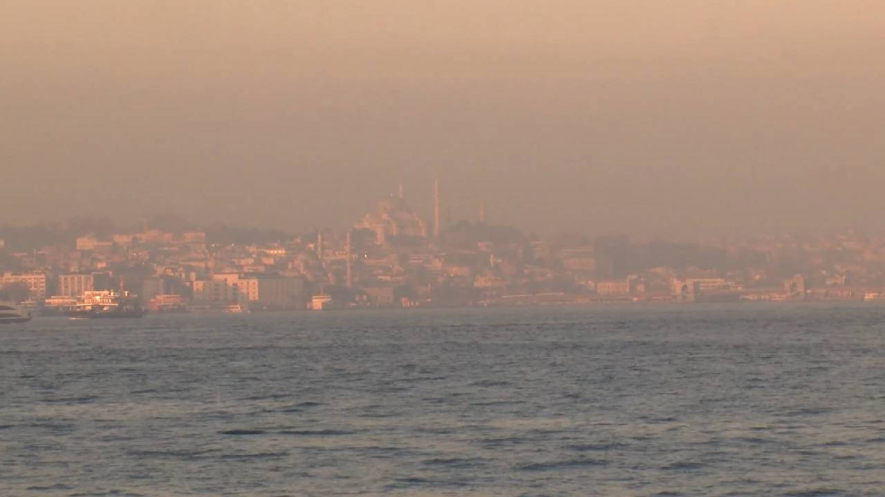 İstanbul'da sis esareti... Görüş mesafesi düştü!