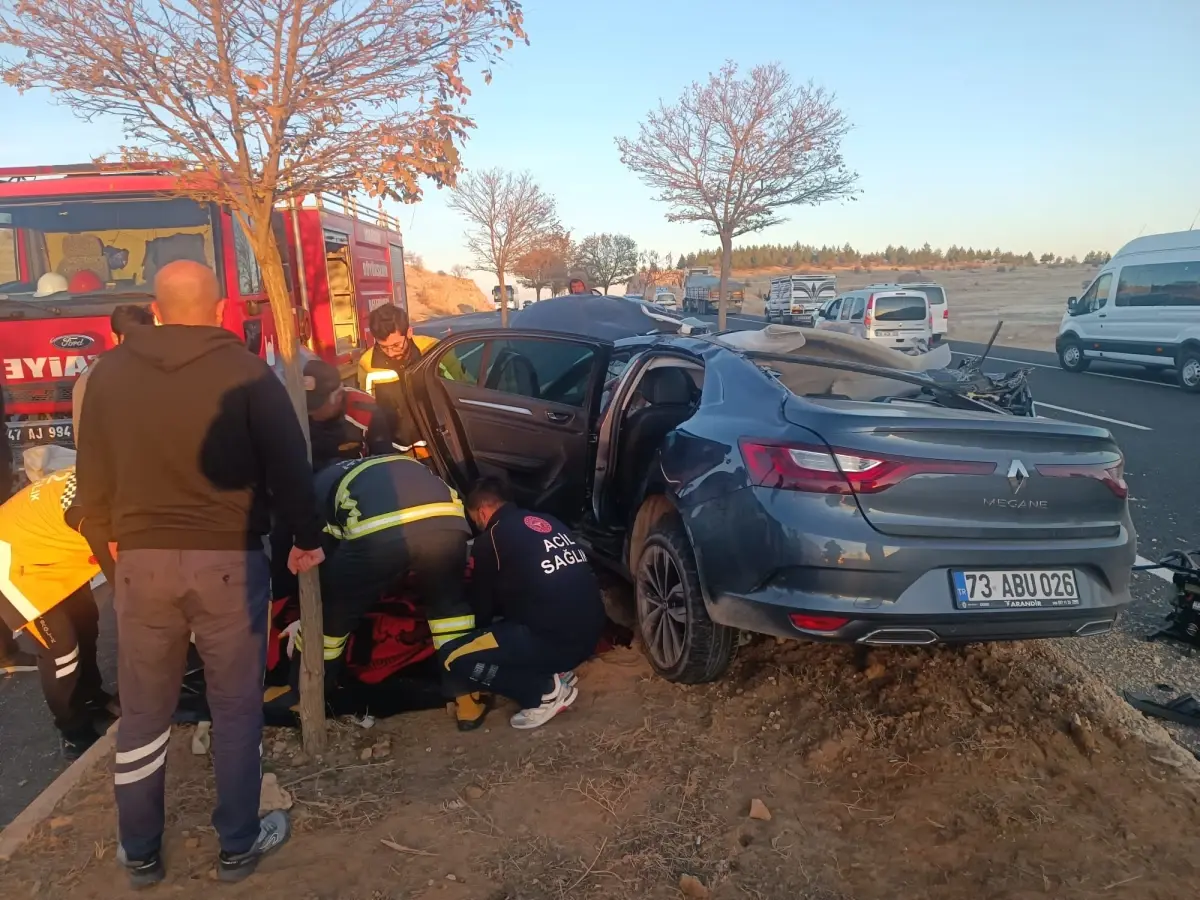 Mardin'de Korkunç Kaza: Otomobil TIR'a Çarptı, 1 Ölü, 2 Yaralı