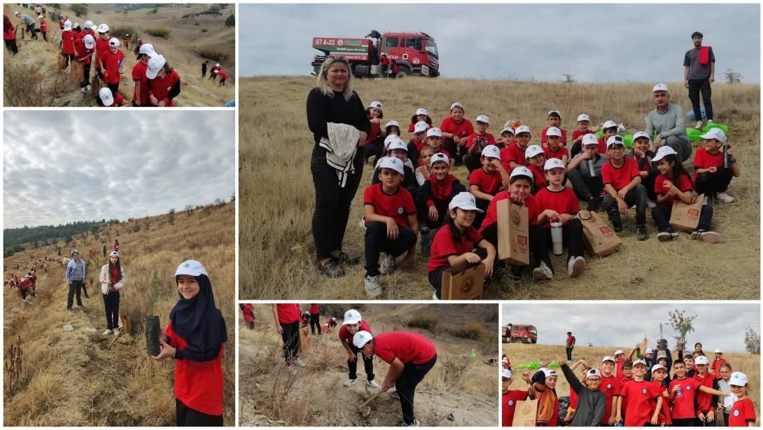 Karabük’te öğrenciler, 250 fidanı toprakla buluşturdu.