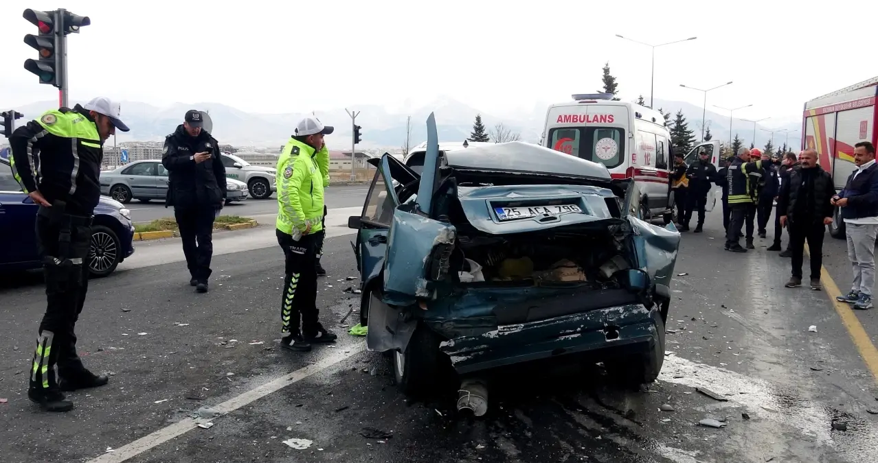 Erzurum'da Zincirleme Kaza: Freni Boşalan Kamyon Paniğe Neden Oldu, 2 Yaralı