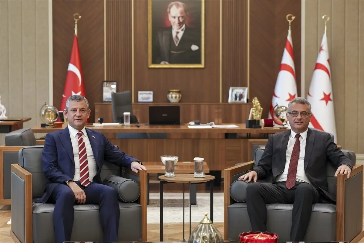 KKTC Cumhurbaşkanı Erhürman, CHP Genel Başkanı Özgür Özel'i Kabul Etti