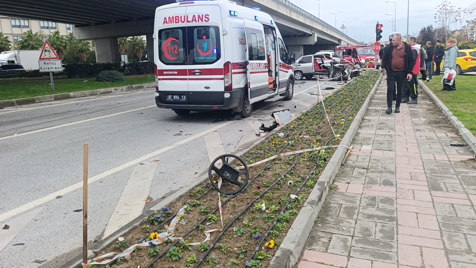 Ambulansa yol verirken hurdaya döndü! 9 yaralı