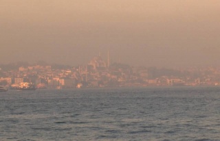İstanbul'da sis esareti... Görüş mesafesi düştü!