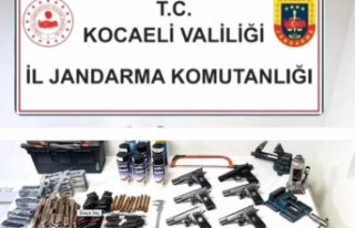 Kartepe'de mahalle arasındaki evden silah fabrikası...