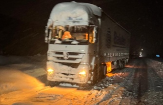 Türkiye'yi Kar Esir Aldı: Kışa Hazırlıksız Tırlar Yolu Kilitledi