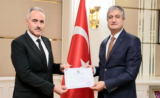 Karabük’te SGK İl Müdürü İsmail Yıldırım’a Başarı Belgesi Verildi