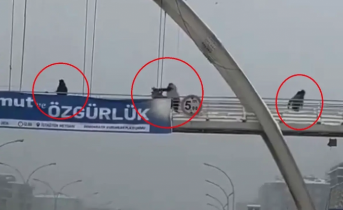 Üst geçitte kar topu atan çocuklara saldırı