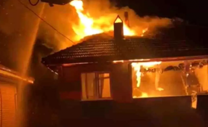 Yenice'de Korkutan Gece: İkinci Katta Başlayan Alevler Çatıyı Sardı
